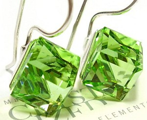 CRYSTALS EARRINGS PENDANT *GREEN CUBE 8MM* STERLING SILVER